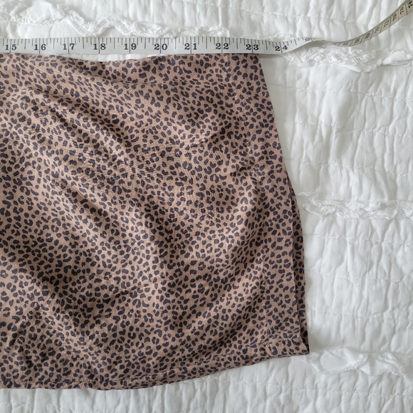 Abercrombie & Fitch Leopard Cinch Top Jumpsuit M EUC Ankle Wide Leg Lightweight - Picture 13 of 16